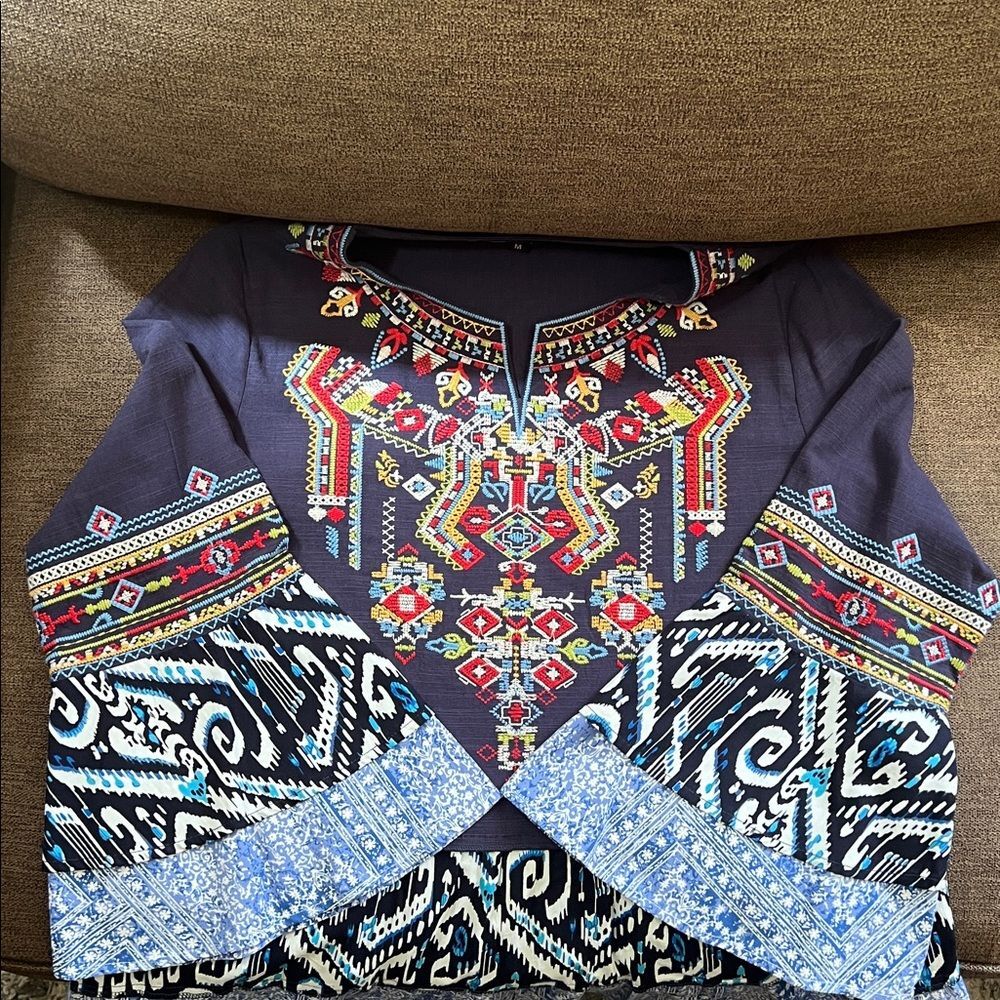 New Calessa Embroidered Boho Tunic Size Medium in Navy/Multi - Picture 8 of 13